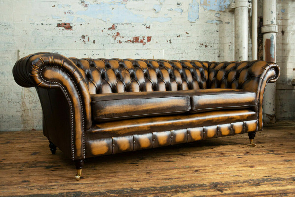 Edler Chesterfield Brauner Dreisitzer Luxus Polster Couchen Designer Sofas