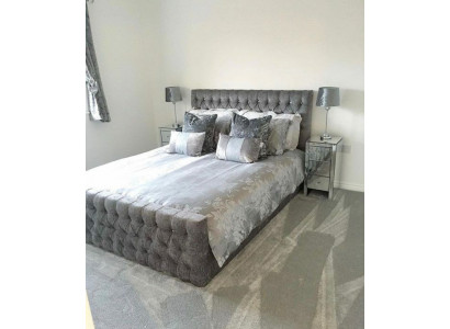 Graues stilvolles Chesterfield Doppelbett Designer Schlafzimmer Betten