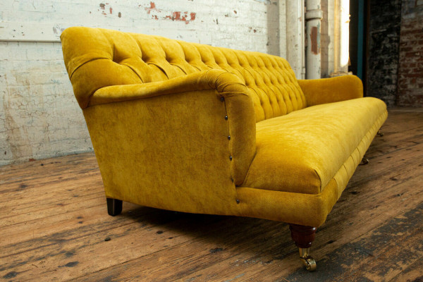 Klassische Chesterfield Sofa 4 Sitzer Sofas Couchen Leder Gelb Design Polster