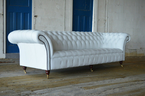 Klassische Chesterfield Couch 4 Sitzer Sofa Couch Samt Leder Design big weiss