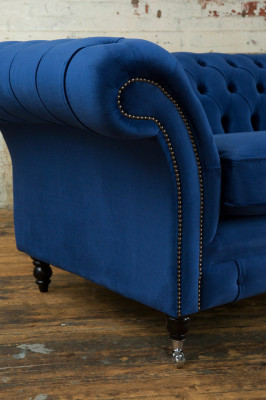 Klassische Chesterfield Couch 4 Sitzer Sofa Couch Samt Leder Blau Design Polster