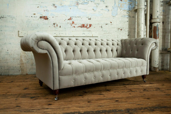 Stilvoller hellgrauer Chesterfield Dreisitzer Luxus Wohnzimmer 3-Sitzer