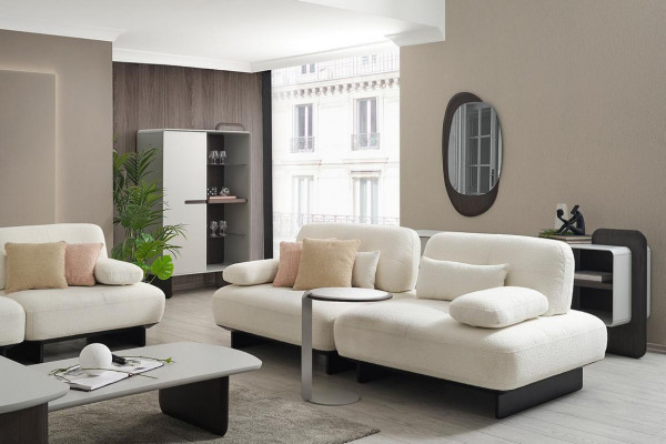 Elegantes Wohnzimmer Set Weißes Polstersofa Textil Sessel Couchtisch