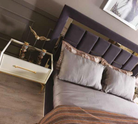 Schlafzimmer Set Kleiderschrank Nachttische Konsole Kommode + Spiegel