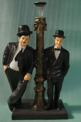 Design Flip und Flap Figur mit Lampe Statue Skulptur Figuren Skulpturen Deko Neu
