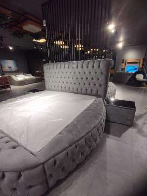 Schlafzimmer Set Bett + 2x Nachttische + Kommode Design Möbel 4 tlg. Neu