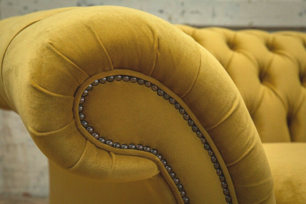 Zweisitzer Couch Polster Design Sofa 2er Sitz Sofas Zimmer Chesterfield Gelb
