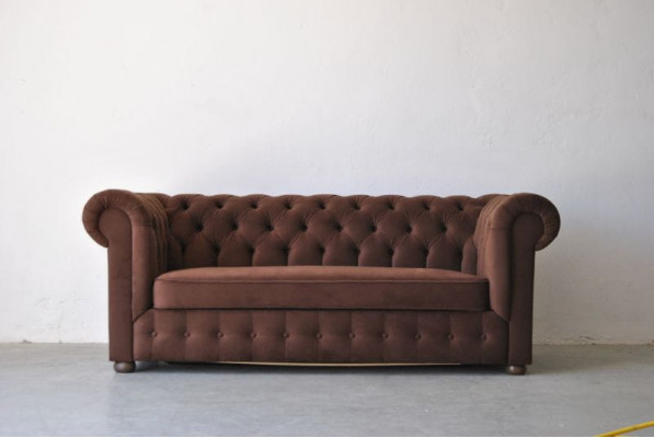 Chesterfield 3 Sitzer Couch Polster Textil Couchen Sitz Wohnzimmer Sofa Braun