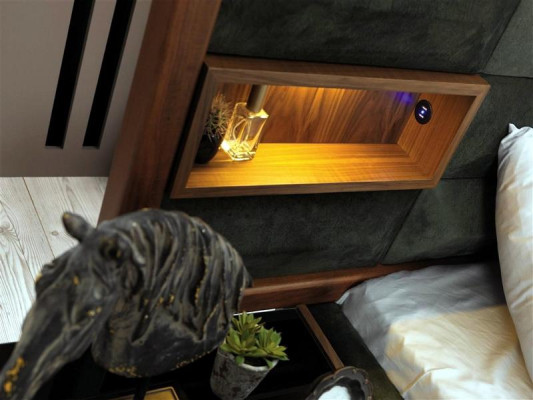 Schlafzimmer Komplett Polsterbett LED Nachttische Kommode Spiegel Grün