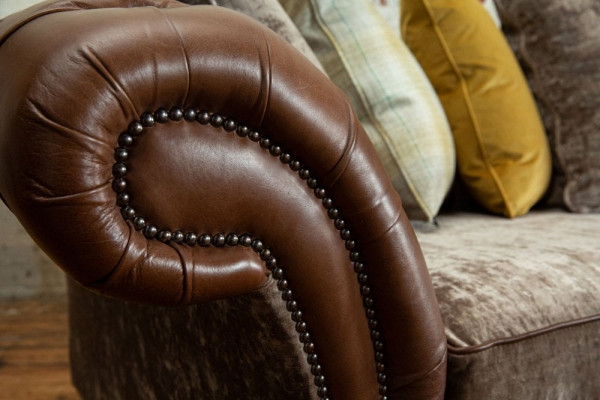 Klassische Luxus Barock Rokoko Sofa Couch Chesterfield Sofa Textil Leder Couch