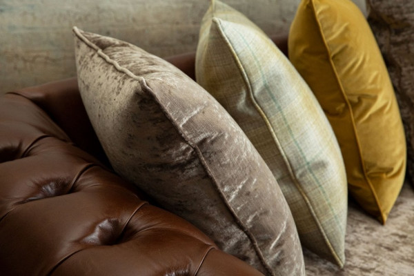 Klassische Luxus Barock Rokoko Sofa Couch Chesterfield Sofa Textil Leder Couch