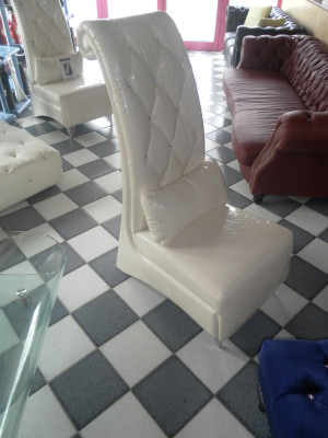 Design Sessel Stuhl Club VIP Thron Lounge Sofa Couch mit Kristallen Kissen Neu