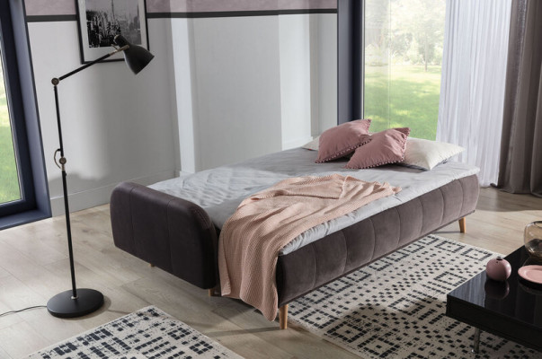 Das luxuriöse große Schlafsofa ist aus hochwertigem Material gefertigt