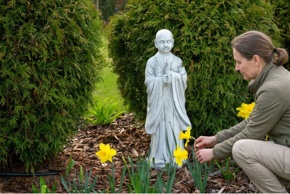 Buddha Skulptur in Steinoptik. Große Dekorative Skulptur für Garten Figur