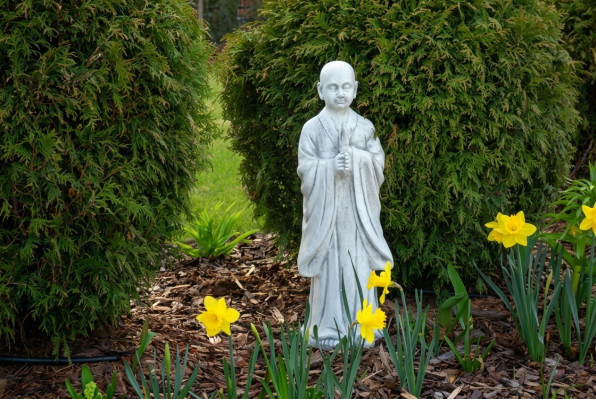 Buddha Skulptur in Steinoptik. Große Dekorative Skulptur für Garten Figur