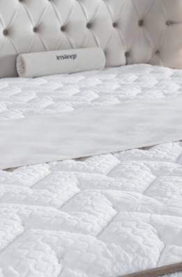 Schlafzimmer Set Weiß Boxspring Bett Chesterfield Elegantes 2x Nachttische 3tlg.