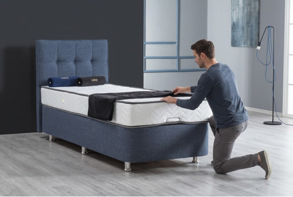Bett Blau Einzelbett Metall Modern Betten Luxus Stoff Bett Chesterfield Neu