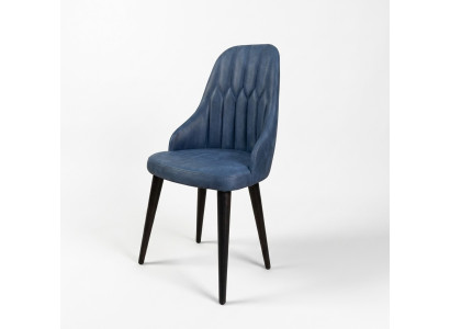Origineller Esshocker blauer Farbe mit einem weichen Rücken für Ihr Esszimmer