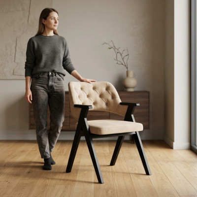 Beige Stuhl  weicher Sitz im Rund Chesterfield auf Holzbeinen Sessel Lehnstuhl