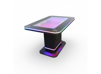Smarter Tisch Intelligente Touchscreen-Technologie für Home Office & Gastronomie