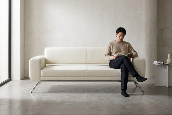 Weißer Dreisitzer Luxus Edelstahlfüße Textilmöbel Büro Couch Modern