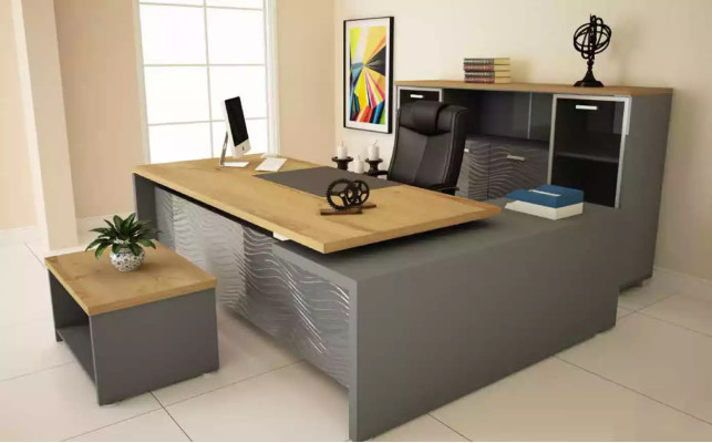 Hochwertiges, modernes Büro-Set aus robustem Holz in elegantem Stil