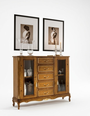 Exklusive braune Holzvitrine mit Schubladen im klassischen Möbelstil