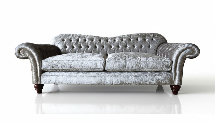 Luxuriöses klassisches Chesterfield-Sofa mit drei Sitzplätzen in Grau