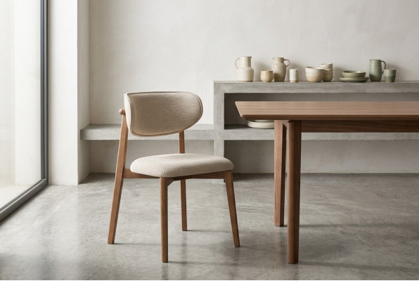 Schicker bequemer Esszimmerstuhl in Beige aus Qualitätsholz Exklusive