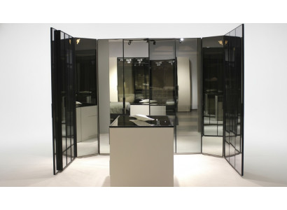 Exklusiver Glasschrank Schlafzimmer Garderobenschrank Designer Kommode