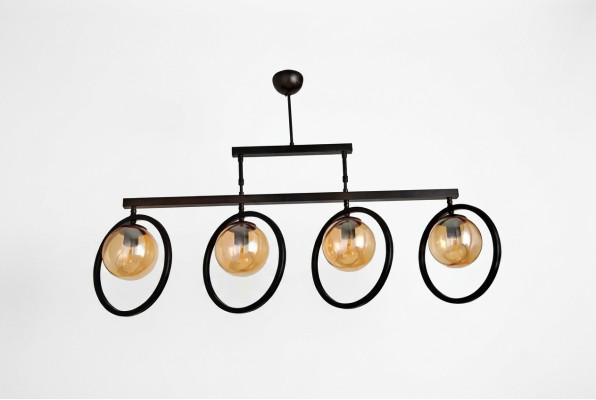 Deckenlampe im luxuriösen Stil Ein Blickfang für das Wohnzimmer