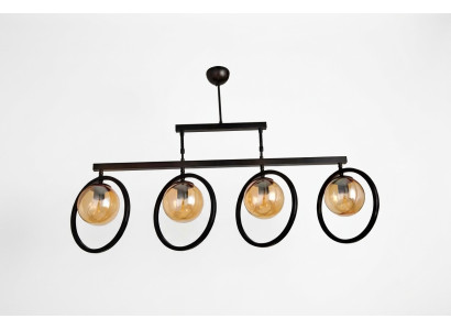 Deckenlampe im luxuriösen Stil Ein Blickfang für das Wohnzimmer