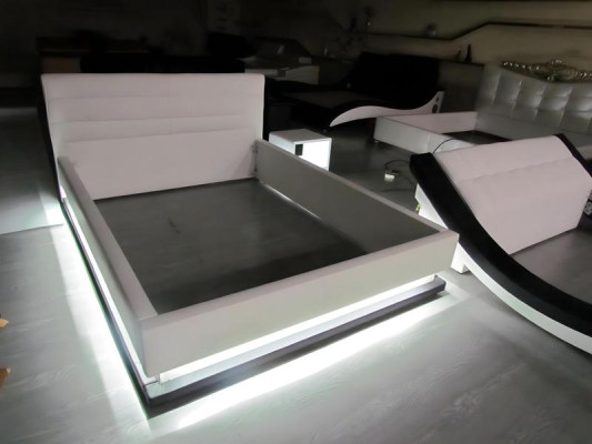 Bett LED Licht Doppelbett 180 x 200 Möbel Einrichtung Schlafzimmer Design  Neu