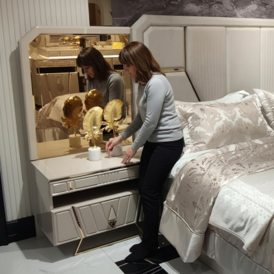 Nachttisch mit Spiegel Nachtschrank Beige Gold Schlafzimmer Möbel Holz