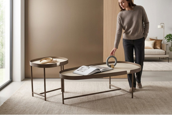Eleganter Couchtisch mit runder Form und stabilem Metallgestell.