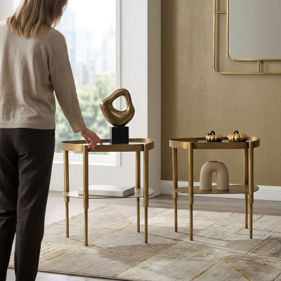 Beistelltisch-Duo aus Edelstahl – modern und mit eleganter Oberfläche.