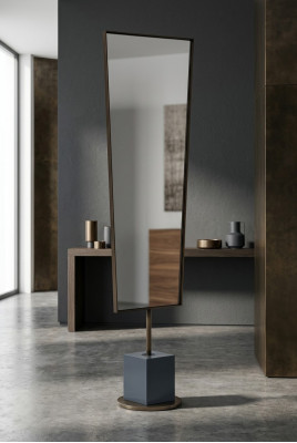 Standspiegel für Umkleide – elegant, stabil und ideal zum Anprobieren.