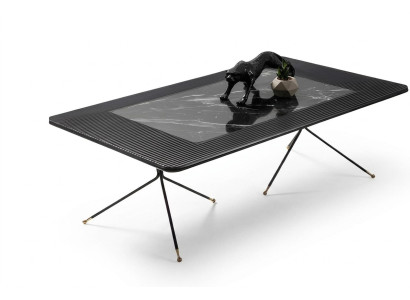 Moderner Couchtisch mit Metallbeinen, rechteckige Form in schwarzer Farbe