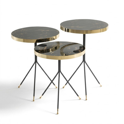 Elegante Beistelltische mit schwarzer Tischplatte und goldener Umrandung