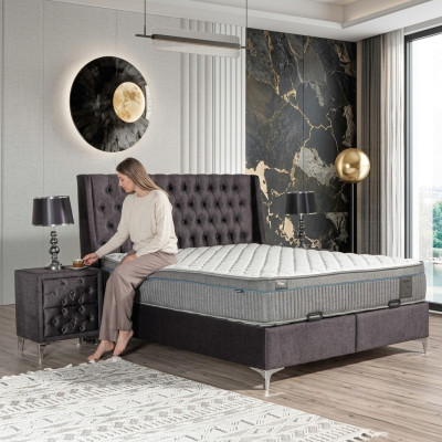 Schwarzes Bett mit Matratze aus Textil und Edelstahl, modernes Design
