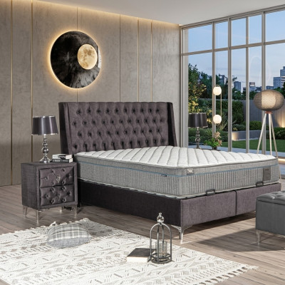 Schwarzes Bett mit Matratze aus Textil und Edelstahl, modernes Design