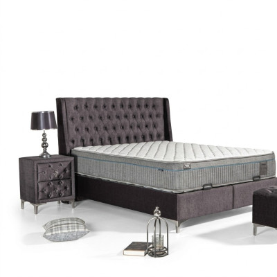 Schwarzes Bett mit Matratze aus Textil und Edelstahl, modernes Design