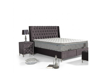 Schwarzes Bett mit Matratze aus Textil und Edelstahl, modernes Design