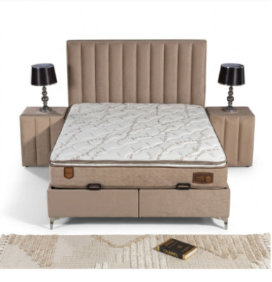 Elegantes Beiges Bett mit Matratze aus Textil und Edelstahl