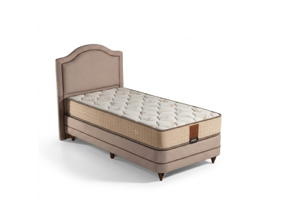 Elegantes Bett mit Matratze aus Holz und Textil in Beigetönen