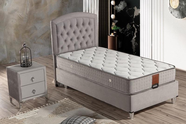 Elegantes graues Bett mit Matratze aus Textil und Edelstahl