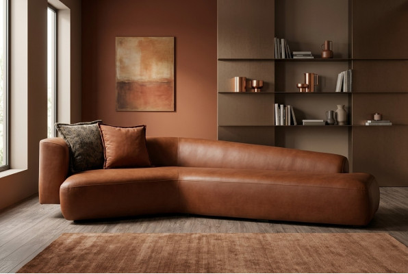 Sofa für das Wohnzimmer Interieur mit einem weichen Anziehungspunkt