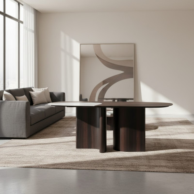 Eleganter Holztisch in Braun für Esszimmer im klassischen Stil