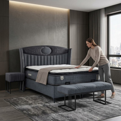 Elegantes graues Bett mit Matratze aus Textil und Holz