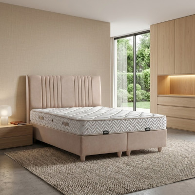 Elegantes Bett mit Matratze in Beige aus Textil und Holz